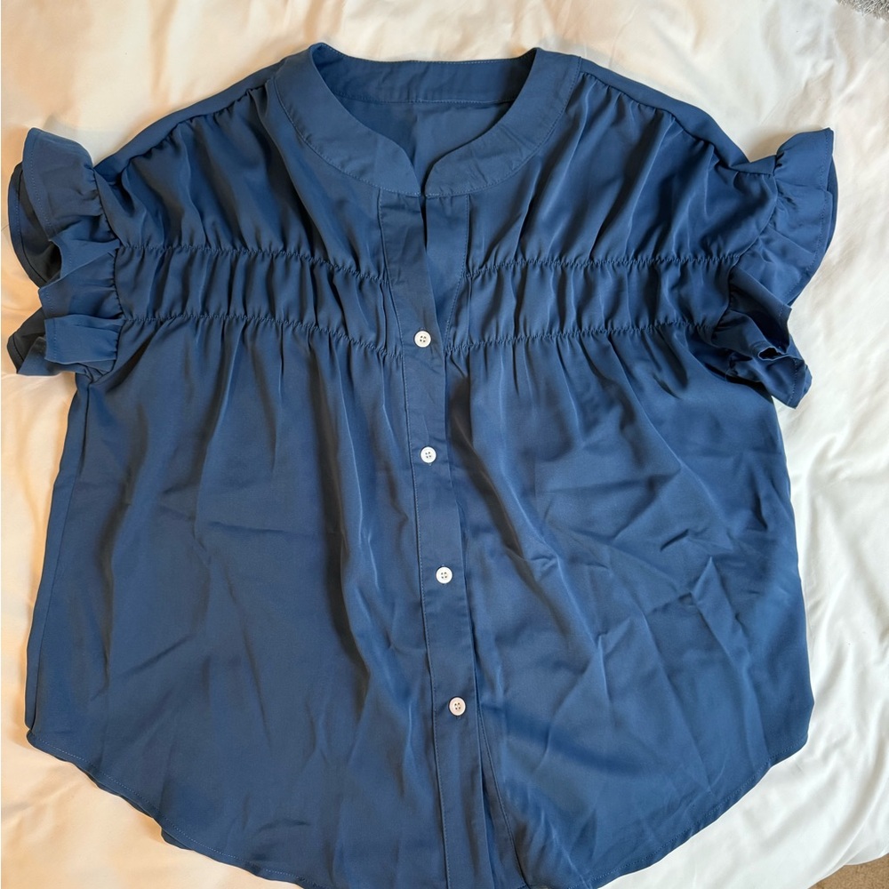 Womens L lightweight blue business casual blouse with ruffled sleeves: work chic